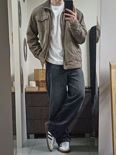 Simple Clothing Style Men, Outfit Inspo Sneakers, Jacket And Jeans Outfit Men, Simple Men’s Outfit, Mens Downtown Outfit, Outfits With Grey Jacket, Clothing Style For Men Aesthetic, Black Jeans Outfit Mens Casual, White Jean Jacket Outfits Summer