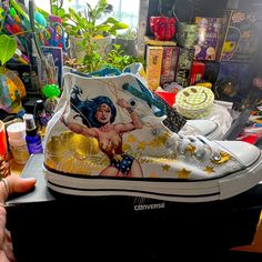 Converse Dc. Comics Wonder Woman Sneakers Unisex Size:9 Mens- Womens 11 New Color- White, Red, Blue, Yellow, & Gold Converse Allstars, Sneaker Ideas, Suede Converse, How To Lace Converse, Converse Star Player, Black And White Converse, Woman Sneakers, Painted Sneakers, Casual Shoes For Men