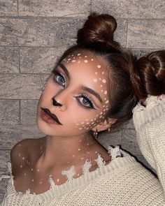 Dark Deer Makeup, Zoo Animal Makeup, Deer Cosplay Makeup, Cute Halloween Makeup Animal, Animal Make Up Ideas, Deer Costume Ideas For Women, Deer Make Up Easy, Easy Deer Makeup Tutorials