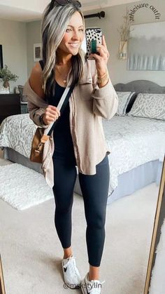 Cute Athleisure Outfits, Mom Outfits Fall, Shacket Outfit, Trendy Mom Outfits, Leggings Outfit Fall, Leggings Outfit Casual