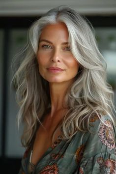 40 Hairstyles 50 Year Old Women Will Find Chic And Stylish - Courtneys World Grey Hair Transformation, Salt And Pepper Hair, Grey Hair Inspiration, Beautiful Gray Hair, Natural Gray Hair, Blending Gray Hair, Gray Hair Highlights, Long Gray Hair, Grey Hair Color