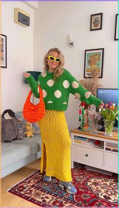 Vibrant Winter Outfits, Midsize Maximalist Fashion, Colorful Fun Outfits, Portuguese Style Fashion, Bright Color Outfits Summer, Bright Colour Outfit, Colourful Streetwear, Bright Spring Outfits, Vintage Fall Outfits