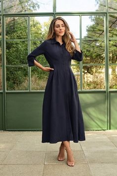 Linen Formal Dress Women, Elegant Women Style Classy, Timeless Dresses Classy, Linen Dress Elegant Classy, Lydia Millen Outfits, Midi Dress Outfit Classy, Confident Outfits, Formal Dress For Women, Lydia Millen