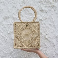 Made of Iraca Palm Our products are 100% handcrafted in Colombia and made of Iraca Palm. These palm bag is perfect for a wedding, birthday or any event. Made in Colombia Handmade bag The inner of the bag is lined Product Code: AP-070-50