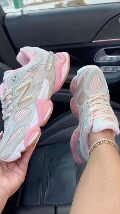 New Balance Fashion, Nb Sneakers, Dressing Shoes, Shoe Outfits, Storage Shoes, Shoe Storage Ideas, Pretty Sneakers, Shoes Storage, Trendy Shoes Sneakers