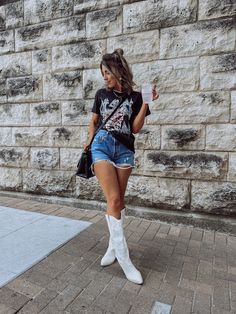 Shorts With Cowgirl Boots Outfits, Cute Outfits With White Cowgirl Boots, Boots And Brews Outfit, Talk Cowgirl Boots Outfit, Shorts And White Boots Outfits, White Western Boots With Dress, Outfits With White Cowgirl Boots Summer, Simple Outfits With Cowgirl Boots