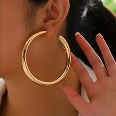 Brand New Women's Chunky Gold Hoop Earrings Genuine 14k Gold Plated Sterling Silver 2.75" Size Comfortable & Lightweight Retail Price $300 Buy With Confidence From A Trusted Seller With A 99%+ Feedback Rating! A0142 (Id-559-) Big Golden Hoop Earrings, Chunky Hoop Earrings Gold, Chunky Gold Hoop Earrings, Golden Hoops, Chunky Hoop Earrings, Chunky Earrings, Halloween 2024, Gold Hoop, Gold Hoop Earrings