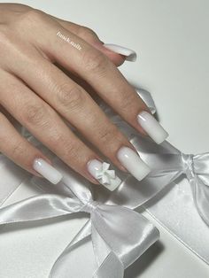 Fresh White Nails, White Nails With Bow, White Bow Nails, Gel Nails Shape, Paznokcie Hello Kitty, Bow Nail