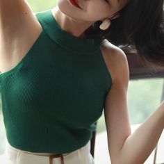 淑女のためのニットタンクトップ Green Fitted Trendy Tank Top, Trendy Green Tank Top, Green Cami Tank Top, Trendy Green Sleeveless Tank Top, Fitted Green Tank Top For Spring, Trendy Green Camisole Tank Top, Green Fitted Tank Crop Top, Green Stretch Vest, Fitted Green Tank Crop Top