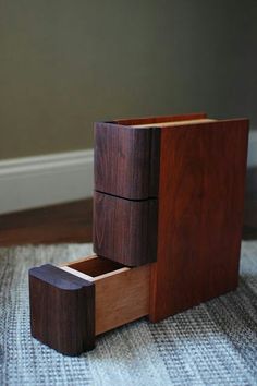 a wooden box sitting on top of a rug