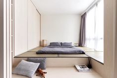 Muji Interior Design Japanese Style, Platform Bed With Wardrobe, Interior Design Japanese Style, Muji Interior Design, Muji Interior, Interior Design Japanese, Bedroom Storage Ideas, Small Space Hacks, Cosy Corners