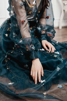 Sun And Moon Dress, Moon Dress, Blue Wedding Dresses, Sparkly Dress, Fabulous Dresses, Star Dress, 가을 패션, Sun And Moon, Fantasy Fashion