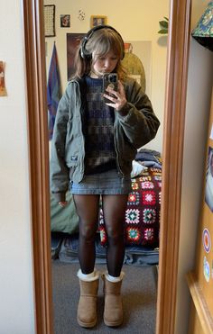 Fall Outfits With Tights And Boots, Stockings Under Shorts Outfit, Cute Casual Outfits College, Winter Fits Women Aesthetic, Turtleneck Tank Top Outfit Layering, Downtown La Outfit, Fall Ootd Aesthetic, 90s Aesthetic Winter Fits, Fall Outfit Layering