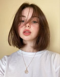 Kız kombin Haircut Inspiration, Shot Hair Styles, Short Straight Hair, Haircuts Straight Hair, Penteado Cabelo Curto, Short Hair Haircuts, Cut My Hair, Hair Inspo Color, Aesthetic Hair