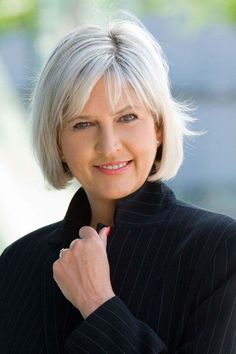 Over 60 Hairstyles, Beautiful Gray Hair, Haircut For Older Women, Hairstyles Over 50, Short Hair With Layers, Short Bob Hairstyles, Stylish Hair, Older Women Hairstyles, Short Hairstyles For Women