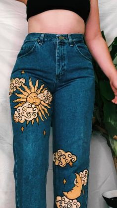 Diy Painted Jeans, Wallpaper Spiderman, Hand Painted Jeans, Custom Jeans Diy, Estilo Hippy, Marvel Collectibles, Diy Vetement, Diy Clothes Design