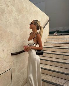 Classy Vacation Outfits, Silk Dress Outfit Classy, Mode Poses, Holiday Fits, Vacation Fits, Italy Fits, Sorority Formal, Matric Dance, Airy Dress