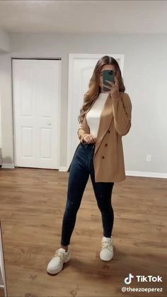 Cute Clothing Styles For Women, Fall Semi Formal Outfits, Jeans College Outfit, Outfit Semiformal Mujer, Outfit Semiformal, Casual College Outfits, Classy Work Outfits