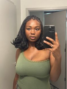 african braids short braid inspo fall braided styles mirror selfie Bob With Braids Black Women, Short Brown Braids For Black Women, Free Part Braids, Bob Length Braids, Short Black Braids, Short Braids Ideas, Short Braided Hairstyles For Black Women, Short Protective Styles, Short Braids For Black Women