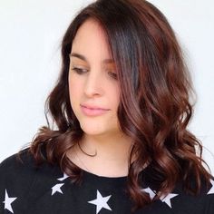 40 Mahogany Hair Ideas & Styles You'll Love Mahogany Hair Color, Hair Color Mahogany, Mahogany Hair, Warm Brunette, Ombre Fashion, Voluminous Curls, Go Red, Cool Braids, Colored Hair