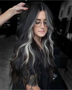 Black Hair With Blonde, Black Hair With Blonde Highlights, Black And Grey Hair, Hair With Blonde Highlights, Hair Color Underneath, Brown Hair Inspo