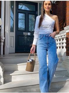 What to wear with wide-leg jeans Wide Jeans Outfit, Light Color Jeans