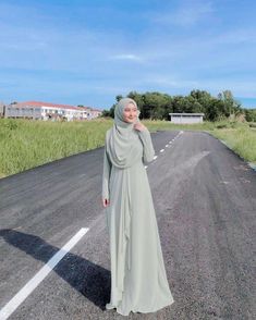 Women Hijab Outfit, Kebaya Modern Hijab Bridesmaid, Bridesmaid Kebaya, Hijab Bridesmaid, Outfit Muslim, Ootd Hijab Simple, Muslimah Fashion Casual, Dress Muslimah, Hijab Simple