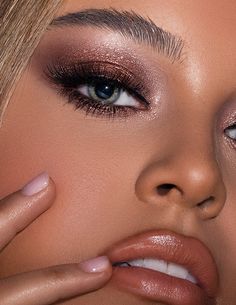 Bronze Eye Makeup, Liquid Shadow, Makeup For Hazel Eyes, Dark Makeup, Eye Shadows, Bride Makeup, Makeup Designs, Smokey Eye Makeup