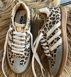 Leopard Adidas, Looks Adidas, Samba Adidas, Cute Adidas, Sneakers Cute, Aesthetic Vogue, Basket Style, Shoes Hack