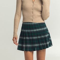 Really Cute Skirt, Bought And Never Wore It. From Tilly’s. Xs. Fitted Green Pleated Skirt For Winter, Skirts Green, Plaid Pleated Skirt, Cute Skirt, Cute Skirts, Green Skirt, Green Plaid, Pleated Skirt, Womens Skirt