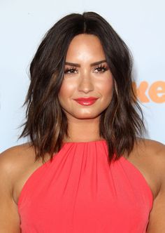 Lob Haircut Thick Hair, Lob Haircut, Popular Haircuts, Round Face Haircuts, Celebrity Hair Stylist, Penteado Cabelo Curto, Haircut For Thick Hair, Medium Hair Cuts, Shoulder Length Hair