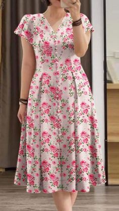 Flowery Dress Casual, Flower Dresses Casual, Summer Frocks, Flower Printed Dress, Elegant Floral Dress, Flowery Dress, Floral Print Dresses, Simple Frock Design, Long Frock Designs