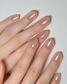 Bridesmaid Nails Short Almond, Trending Manicure, Cleaning Nails, Elegance Dress, Magnetic Nails, Minimal Nails, Soft Nails