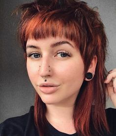 Shaved Side Shag, Styling Short Shaggy Hair, Punk Hairstyles Women, Ginger Mullet, Punk Haircuts For Women, Punk Hair Women, Punk Rock Hairstyles, Mullet Undercut, Mullet With Shaved Sides