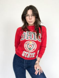 Vintage 70s Ohio State University Crewneck Tag S (fits XS, see measurements) 50 % Cotton / 50% Acrylic Made in USA Vintage 70s Ohio State University crewneck.  Item is in good vintage condition, small mark on the back (see photo). Measurements (laying flat): Shoulder to shoulder: 18" approx Underarm to underarm: 18.5" Sleeve to shoulder: 18" approx Sleeve to underarm: 18" Waist: 13" - 16" Length: 22" Model Measurements: Bust: 34" Waist: 27" Hip: 35" Height: 5'5" Vintage Winter Tops For College, Vintage Tops For College, Vintage College Tops For Fall, Ohio State Tshirt, Ohio State Apparel, Ohio State Hoodie, Ohio State Sweatshirt Vintage, Stacked Heel Boots, Star Boots