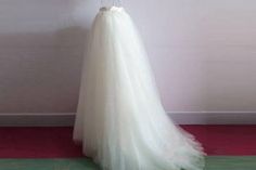 Skirt For Wedding Dress, Tulle Skirt Pattern, Tulle Dress Diy, Diy Wedding Dress Patterns, Skirt For Wedding, Wedding Dress Overskirt, Diy Tulle Skirt, Tulle Skirt Wedding Dress, Tulle Skirt Tutorial