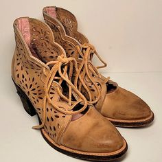 Gently Used Women's Womens Miss Macie Waitin' On Friday Booties Ankle Boots Laser Cut Lace-Up Stacked Heel Chunky Heel Closed Toe Scalloped Edge Leather Tan Light Brown Boho Bohemian Western Cushioned Insole Arch Support Leather Sole Casual Manufacturer Distressing Classic Minimalist Everyday Wear Feminine Cowgirl Coastal Cowgirl Feminine Size 7.5 M *See Pictures For Wear, Manufacture Distressing, And Discolored Area To Shoe Lace* Leather Booties For Spring, Spring Ankle Boots With Laces, Spring Heeled Boots With Wrapped Heel, Spring Lace-up Heeled Boots Medium Width, Vintage Ankle-high Heeled Boots For Spring, Lace-up Boots With Stacked Heel And Medium Width, Medium Width Lace-up Boots With Stacked Heel, Lace-up Heeled Boots For Spring, Western Heels With Leather Sole And Round Toe