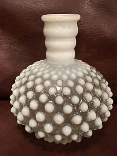 Item is approximately 5 inches high x 4 inches diameter. This vintage Fenton vase is a beautiful piece for any collector or decorator. The opalescent color and hobnail pattern make it a stand-out item, perfect for displaying on a shelf or using as a centerpiece. Crafted from high-quality glass, this vase has a unique charm that is sure to catch the eye. Whether you're a fan of Fenton or just appreciate beautiful decorative pieces, this vase is a must-have addition to your collection. Fenton Vase, Milk Glass Decor, Milk Glass Collection, Fenton Hobnail, Fenton Milk Glass, Milk Glass Vase, Vase Vintage, Vintage Stuff, Antique Glass