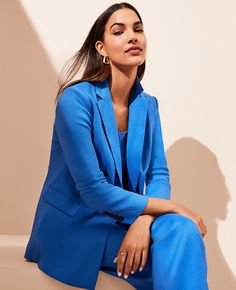 Fall Lookbook, Long Blazer, Classic Blazer, Suit Up, Blue Suit, Chic Woman, Effortless Style, Suits For Women, Linen Blend