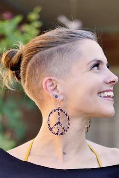 Shaved Head Hairstyles, Half Shaved Head Hairstyle, Head Hairstyles, Half Shaved Head, Hairstyles Undercut, Undercut Hair