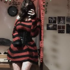 Emo Goth Alt Outfits, Pum Pum Shorts Outfit, Vintage Tomboy Aesthetic, Hot Punk Outfits, Clothes Astethic Vintage, Hot Goth Outfits Women, Dark Grunge Outfits Gothic, Thighhighsocks Outfit, Goth Anime Outfit