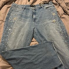 Fashion Nova Star And Rhinestone Medium Wash Jeans. New With Tags. Never Used. Sparkle Jeans, Concept Clothing, Fashion Nova Jeans, Medium Wash Jeans, Jeans Color, Wash Jeans, Colored Jeans, Everyday Outfits, Flare Jeans