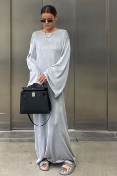 Mode Kimono, Grey Dress, Abayas Fashion, 가을 패션, Looks Style, Elegant Outfit, Minimal Fashion, Modest Outfits