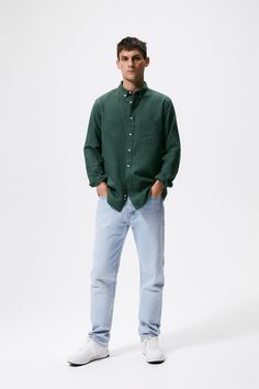 Levis Shirt Men Outfit, Outfit For Skinnies Men, Olive Green Tshirt Outfit Men, Over Shirt Outfit Men, Semi Formal Men Outfit Casual Classy, Denim Shirt Outfit Mens, Mens Button Up Shirts Outfits, Men Capsule Wardrobe, Green Shirt Outfit Men