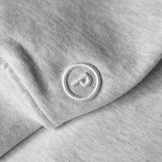 Description everyday signature boxy fit sweatshirt in grey marl organic brushed back cotton tonal embroidery on left wrist ribbed cuffs and waistband Sizing featuring a wide, cropped body and dropped shoulder, this polo sweatshirt is designed for a relaxed fit take your normal size for the intended cut or size up for a more oversized fit noah is 6' and wears a size m Product details 100% organic cotton 340 gsm brushed back designed in london made in portugal sustainably sourced all packaging is Vintage Screen Print, Boxy Fit Hoodie, Hoodie Merch, Embroidery Men, Sweatshirt Embroidery, Tonal Embroidery, Merch Design, Polo Sweatshirt, Embroidery Sweatshirt