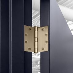 an image of a door hinge that has been painted blue and gold with white stripes