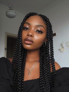 Explore Trendy Medium Box Braid Styles for a Chic, Versatile Look Box Braids Bob, Medium Box Braids, Square Face Shape, Box Braids Styling, Box Braid, Bold Makeup