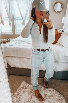 Casual Mom Style, Saturday Outfit, Night Friends, Mom Outfits, Spring Outfits Casual, Henley Shirts, Take Out, Mom Style, Spring Summer Outfits