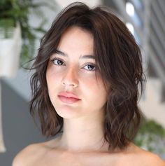 Medium Length Layered Haircuts, Faces Women, Kort Bob, Short Wavy Haircuts, Thick Wavy Hair, Wavy Haircuts, Haircuts For Wavy Hair, Short Wavy Hair, Penteado Cabelo Curto