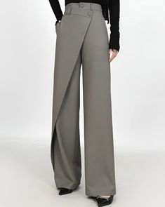 Embrace sophistication with our High-Waist Wide-Leg Pareo Tailored Pants, where timeless design meets contemporary flair. Crafted for lasting appeal, these pants offer a structured silhouette that effortlessly transitions from the office to evening outings. With their high-waist elegance and striking wide-leg cut, they stand out as a versatile wardrobe staple that pairs with anything. Gender: Women Material: Polyester Fiber 77.3%, Viscose Fiber (Viscose Rayon) 18.2%, Polyurethane Elastic Fiber ( Designer Pants For Ladies, Tailored Pants Outfit, Formal Pants Women, Luxury Pants, Pants Trend, Edgy Woman, Edgy Looks, Classic Trousers, Pant Trends